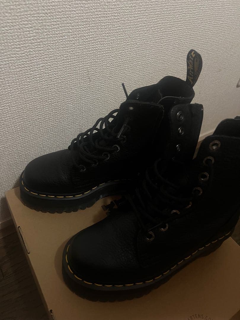 【美品】Dr. Martens JADON PISA 8 ホールブーツ 37