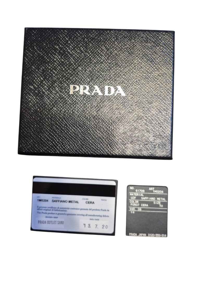 ＰＲＡＤＡ　プラダ　サフィアーノ　二つ折り財布　ブラック革　　　ｙ