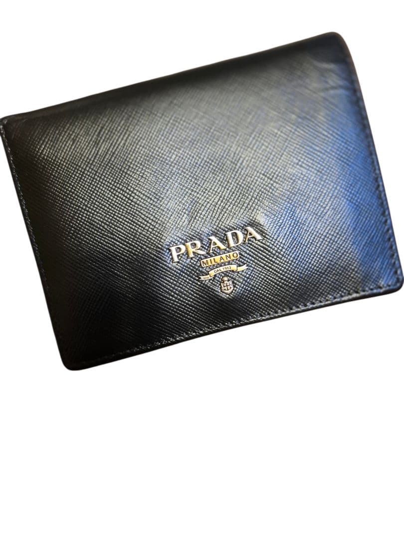 ＰＲＡＤＡ　プラダ　サフィアーノ　二つ折り財布　ブラック革　　　ｙ