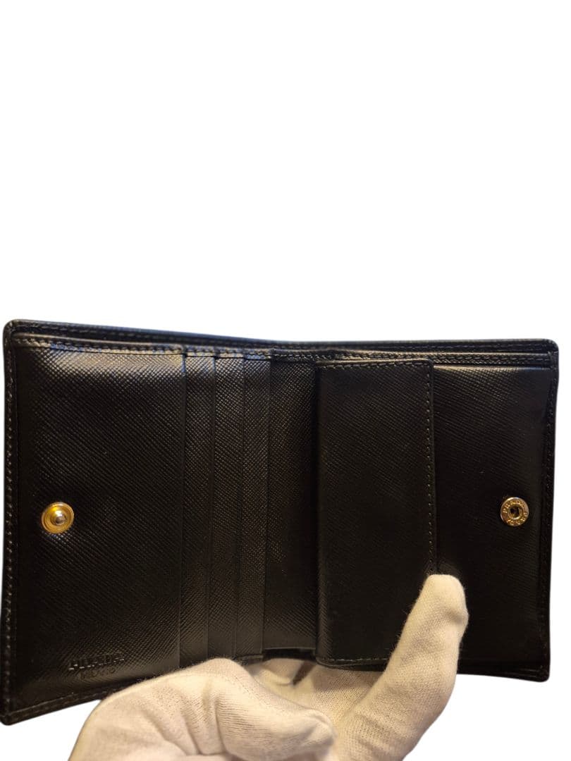 ＰＲＡＤＡ　プラダ　サフィアーノ　二つ折り財布　ブラック革　　　ｙ