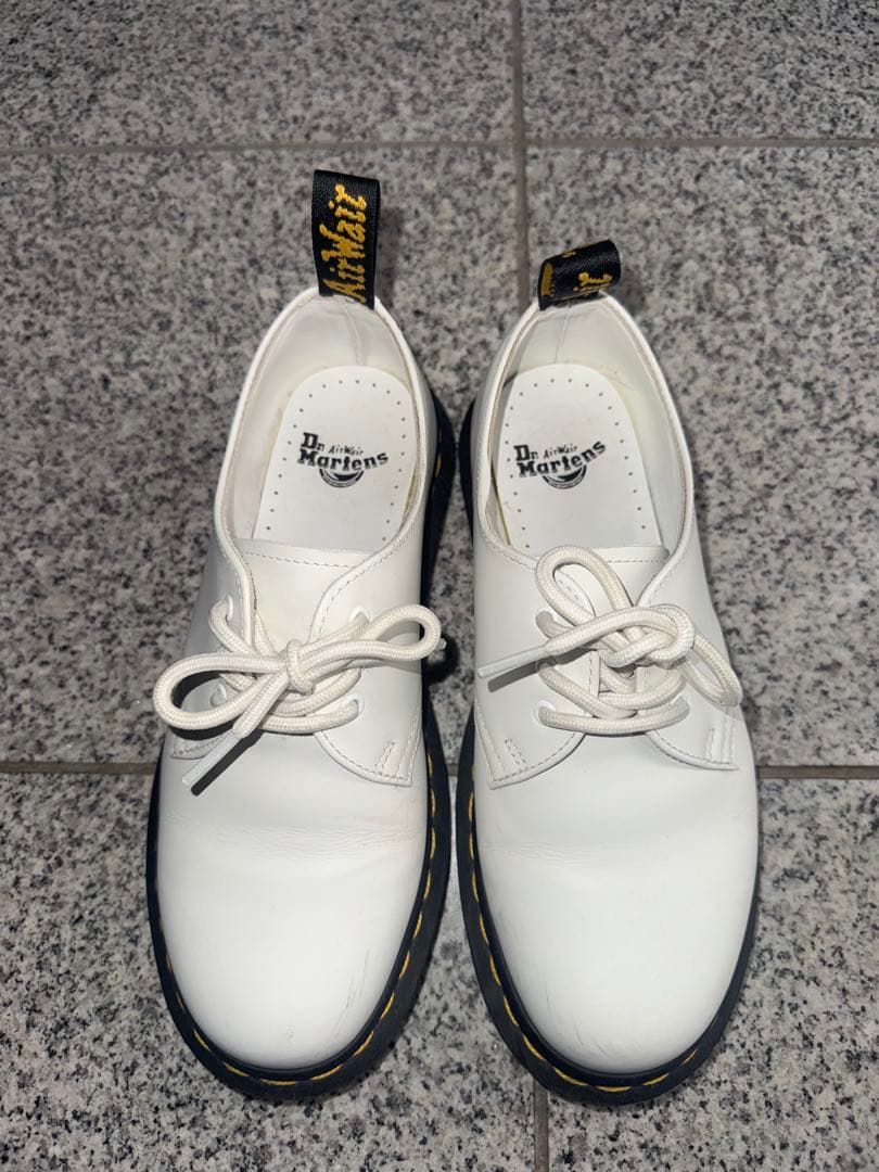 Dr. Martens ホワイト レースアップシューズ3ホール