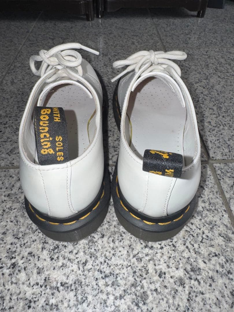 Dr. Martens ホワイト レースアップシューズ3ホール