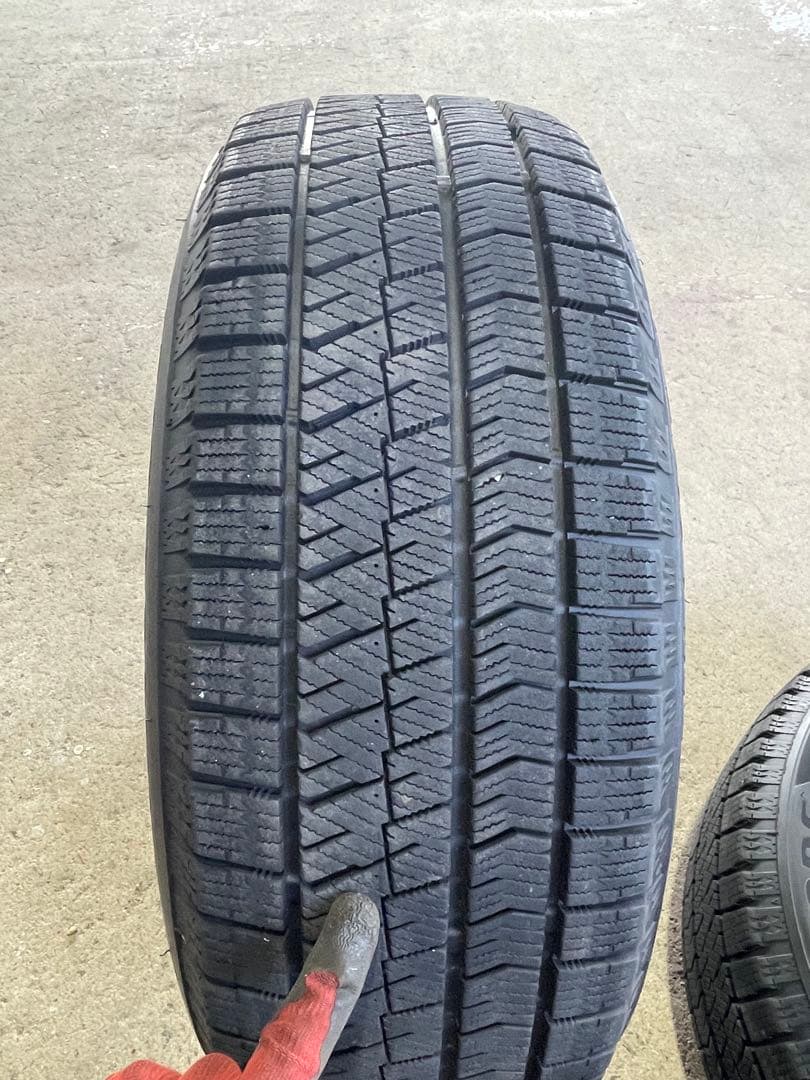 ✦送料込✦ブリヂストン　スタッドレスタイヤ　VRX2 215/60R16 2本