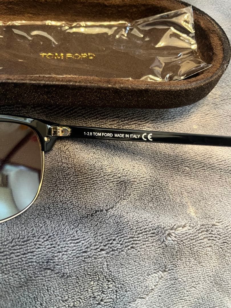 TOM FORD ブラック ゴールド サングラス