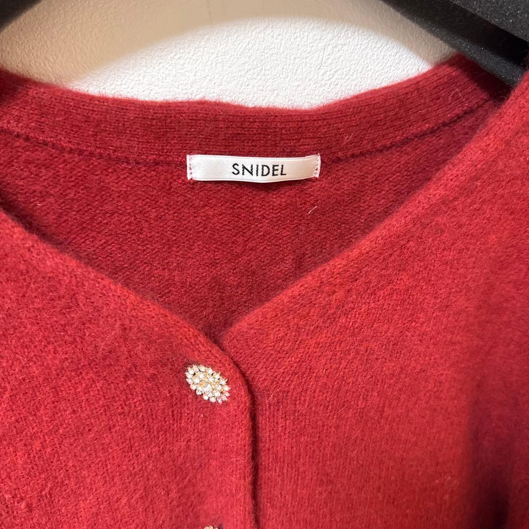 SNIDELのビジュー釦フォックスカーディガン