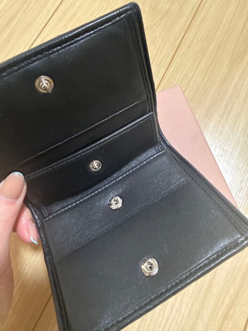 miu miu ブラック キルティング 二つ折り財布　マテラッセ