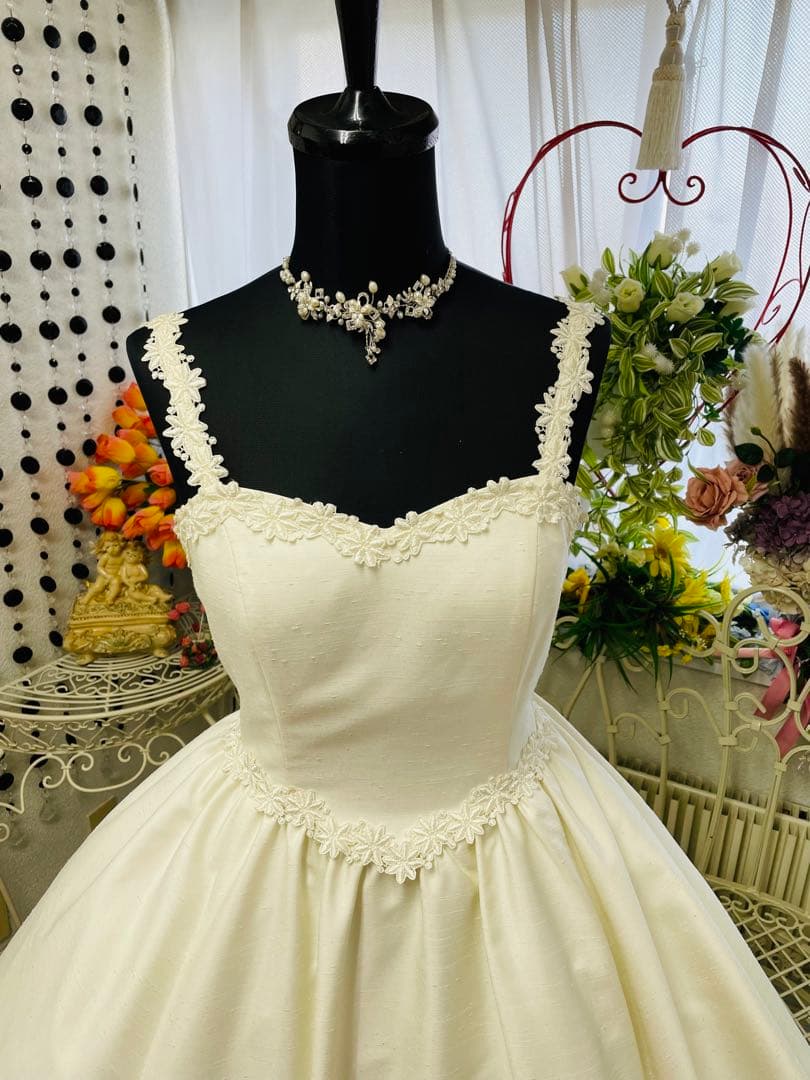 ウェディングdress９号　　　　　　　　　　　　　オフホワイト