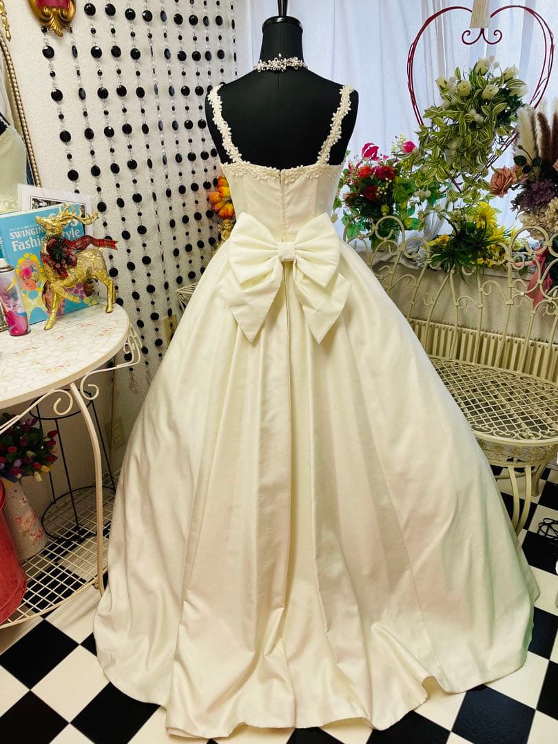 ウェディングdress９号　　　　　　　　　　　　　オフホワイト