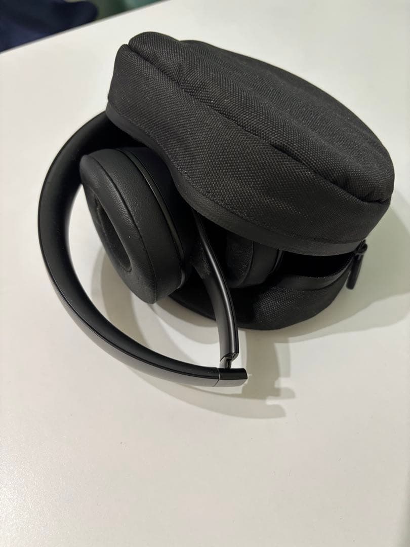 Apple Beats ワイヤレスヘッドホン ケース付き