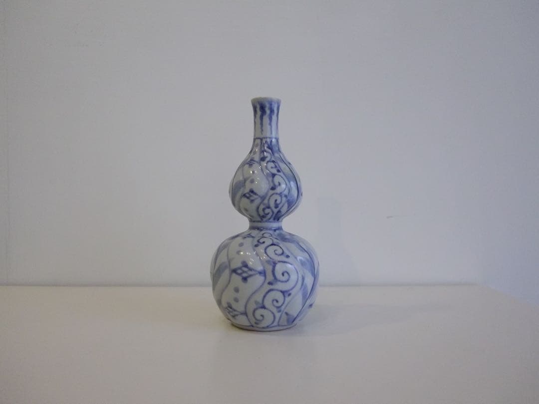 青い花模様の二重胴体陶器花瓶