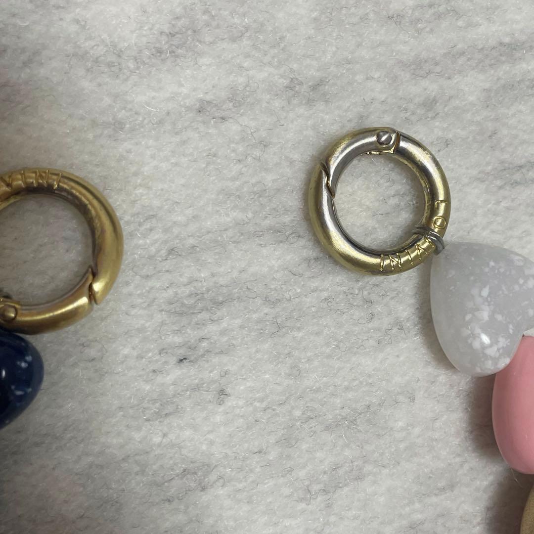 LOUVINI PARIS ハンドストラップ　レインボー　ハート型