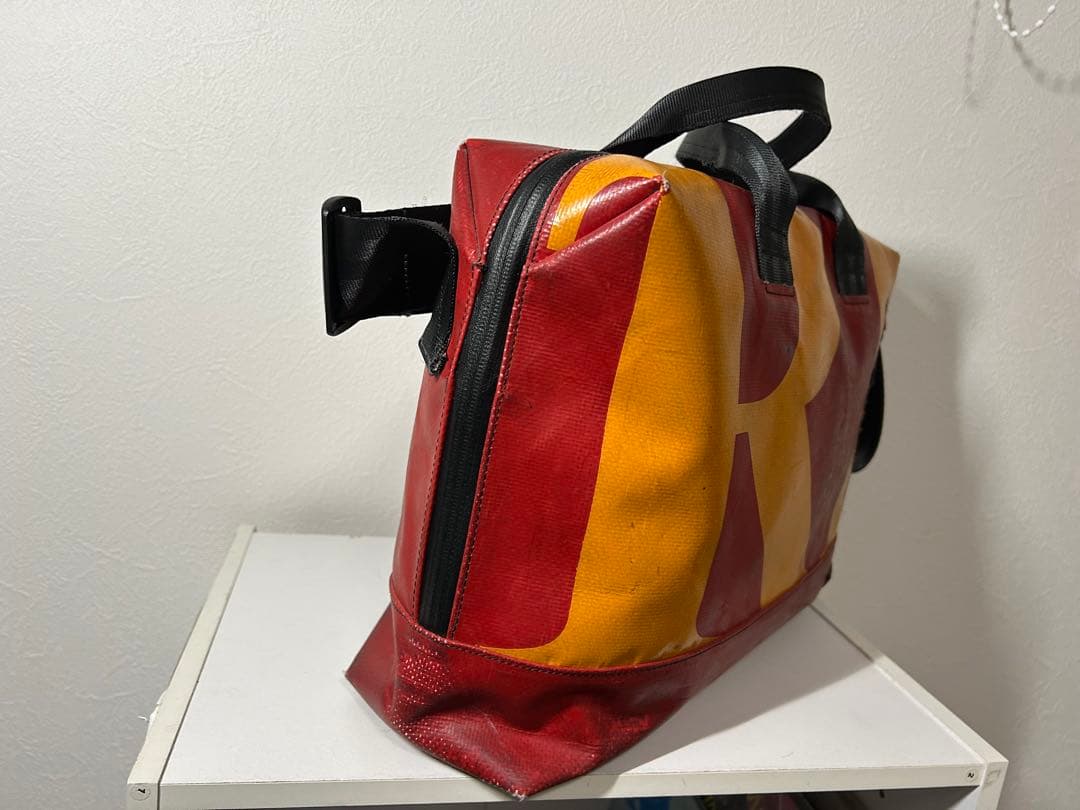 【美品】フライターグ　ROY F302 赤×オレンジ ショルダーバッグ