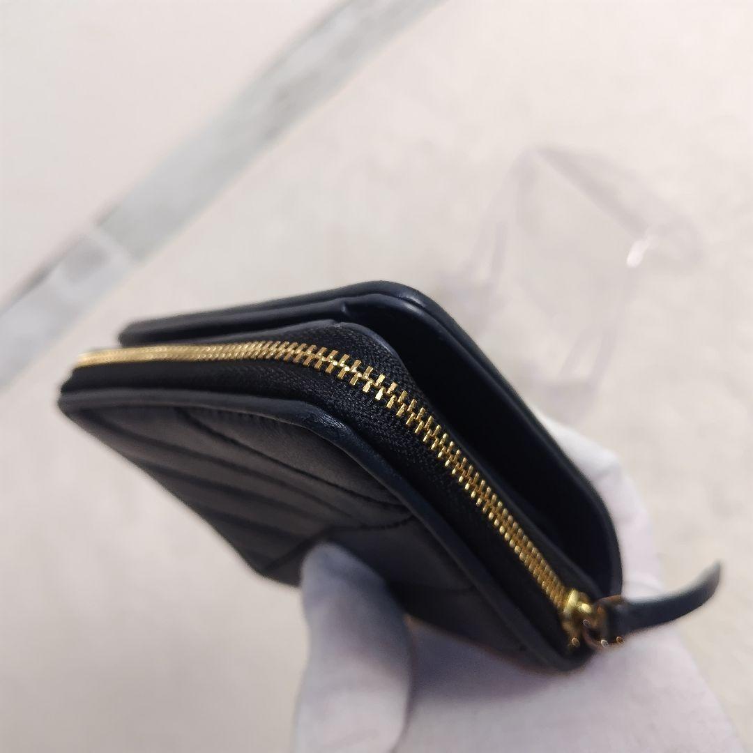 ✨美品✨トリーバーチ　二つ折り　キルティング　ロゴ金具　グレー　レザー