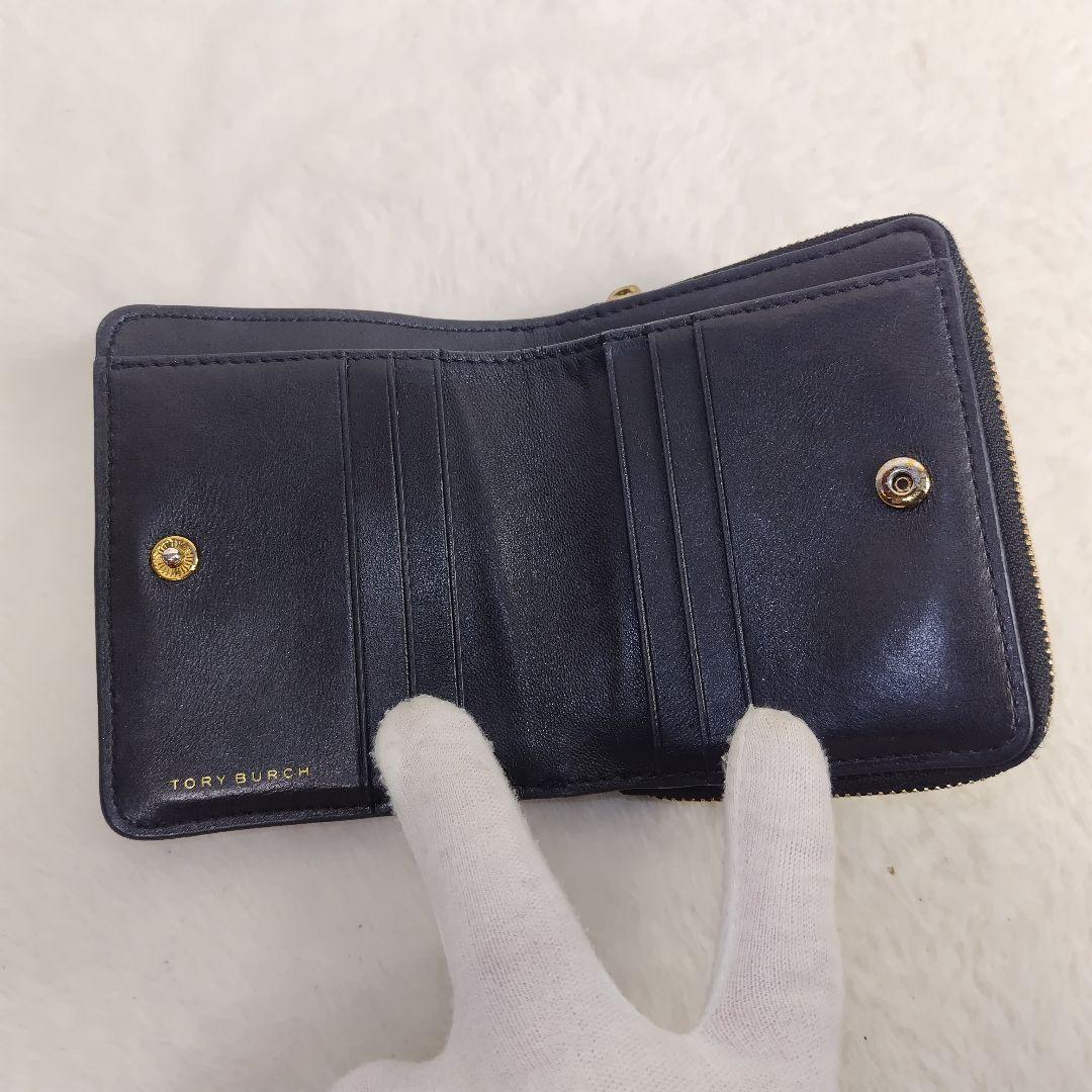 ✨美品✨トリーバーチ　二つ折り　キルティング　ロゴ金具　グレー　レザー