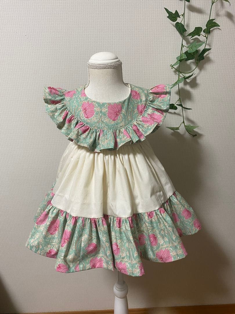 ハンドメイド　フリルウエストギャザーワンピースの85サイズ