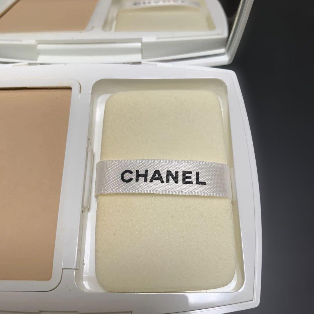 【ほぼ新品】CHANEL ル ブラン ブライトニングコンパクトB30
