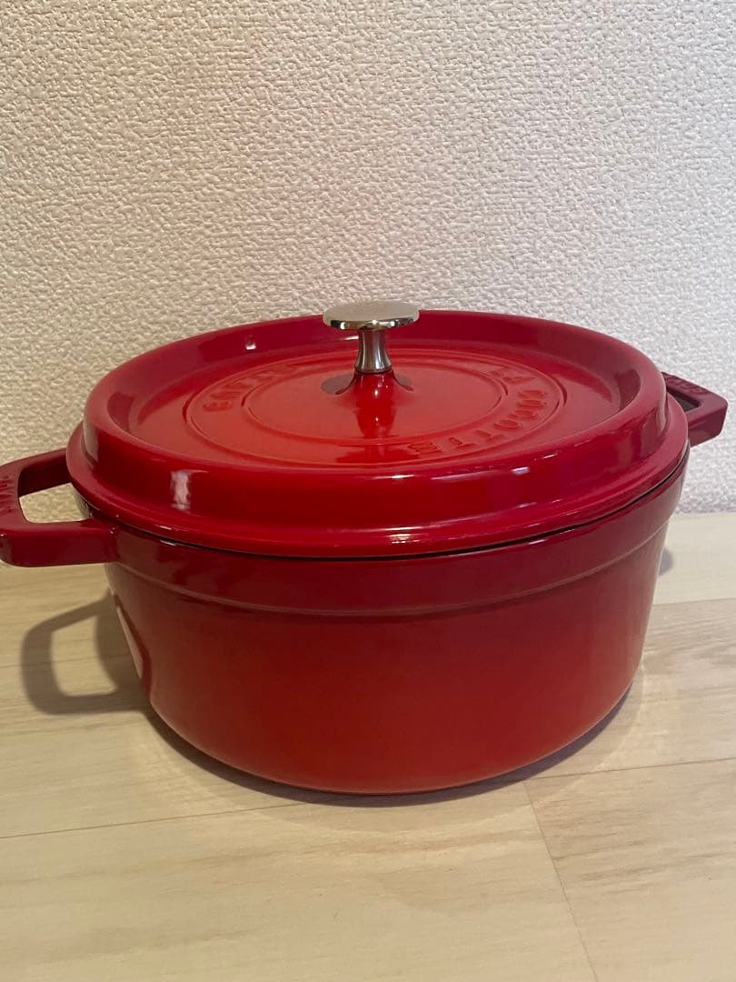 Staub（ストウブ）両手鍋　赤