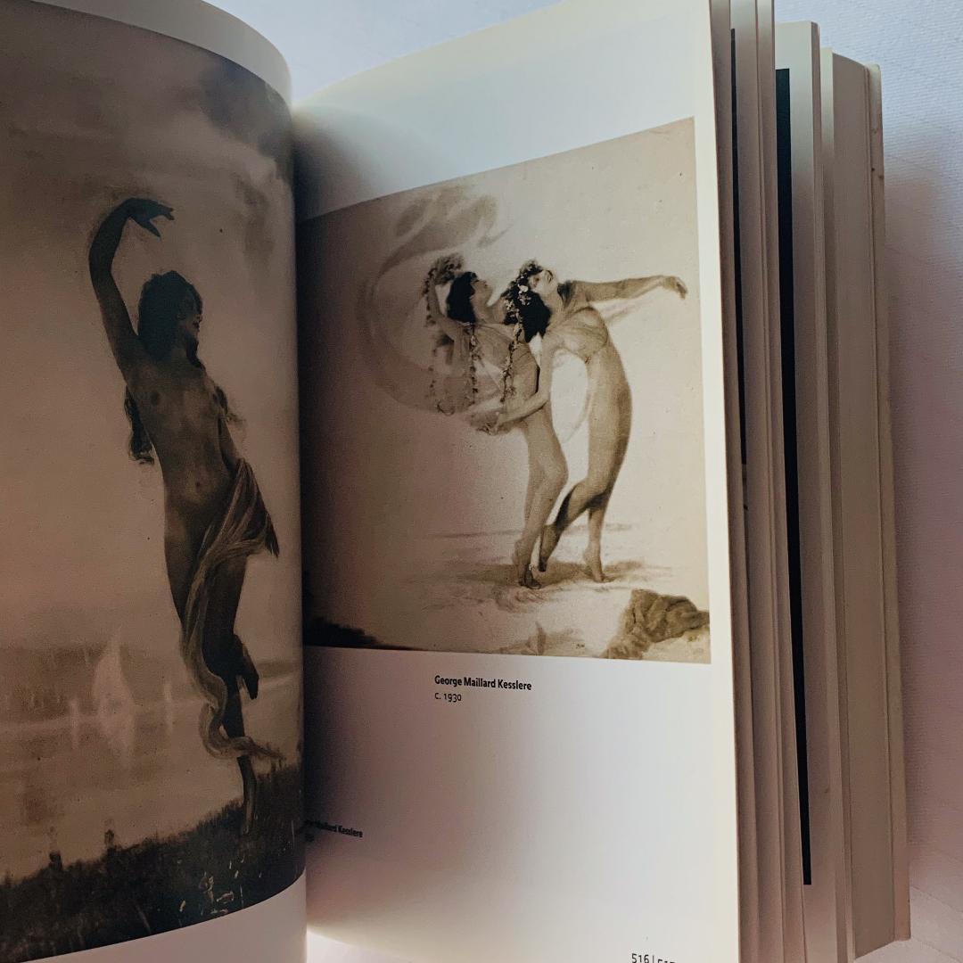 1000 Nudes 　洋書中古品