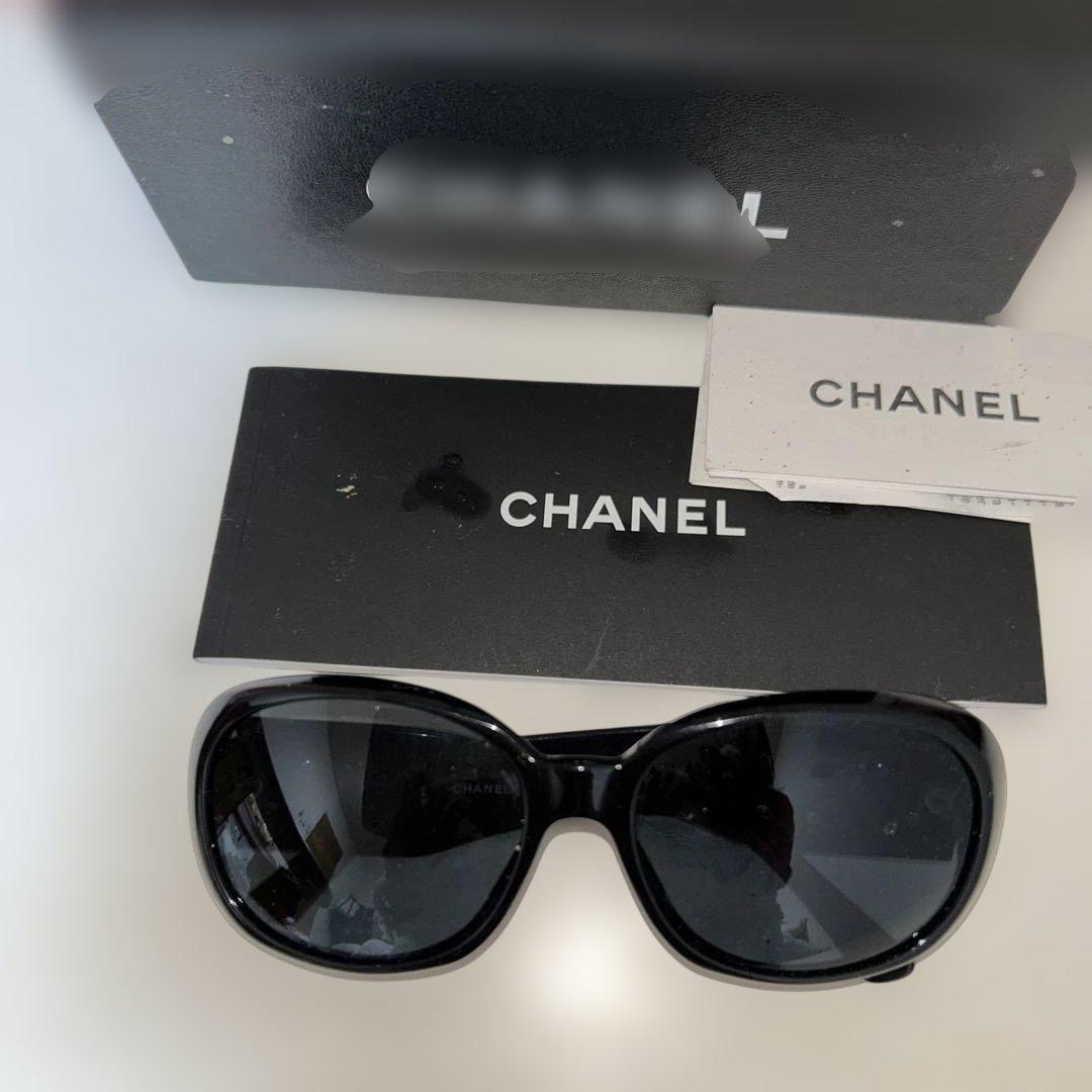 CHANEL ブラック フラワーサングラス