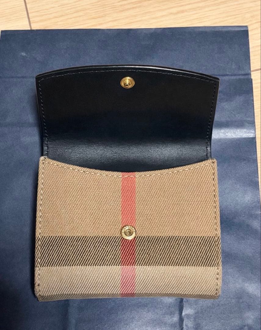 BURBERRY 二つ折り財布 黒 ブラック チェック