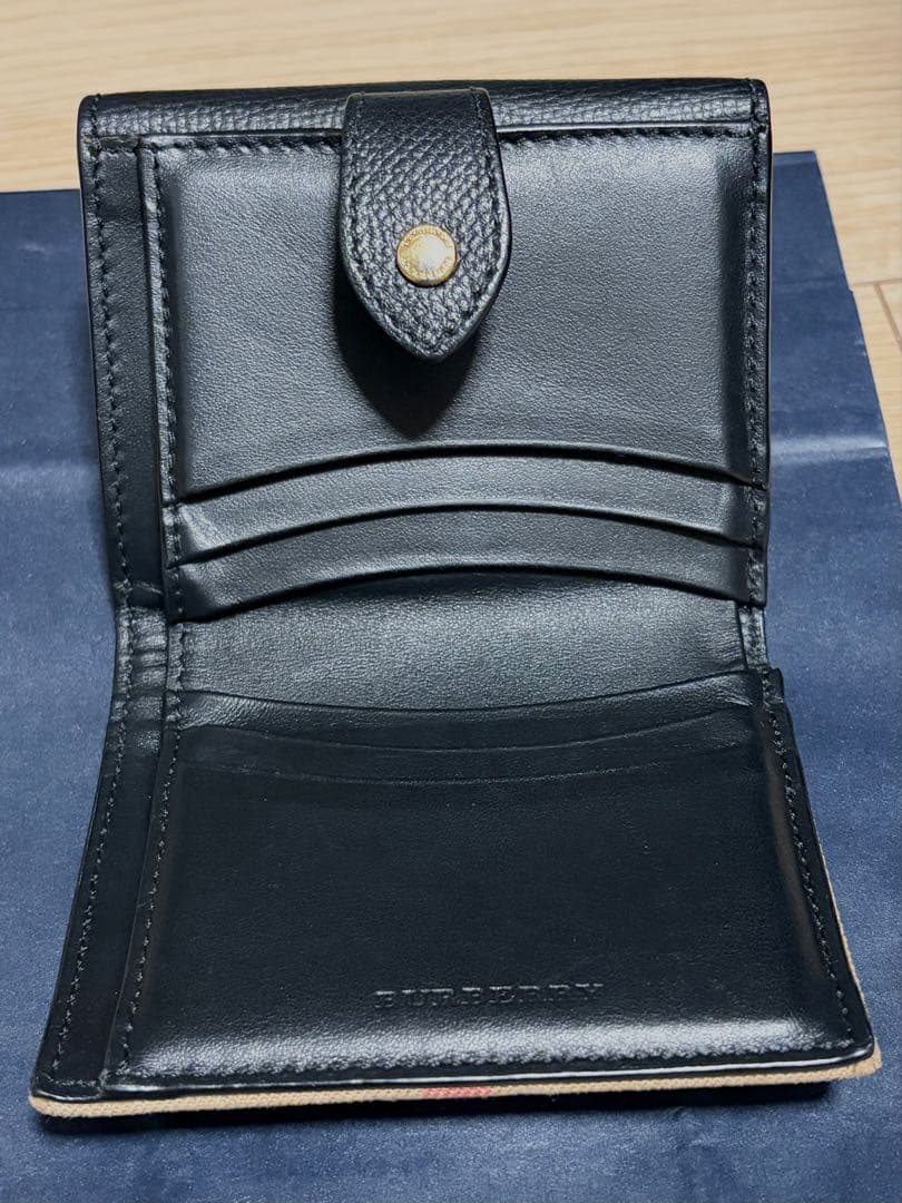 BURBERRY 二つ折り財布 黒 ブラック チェック