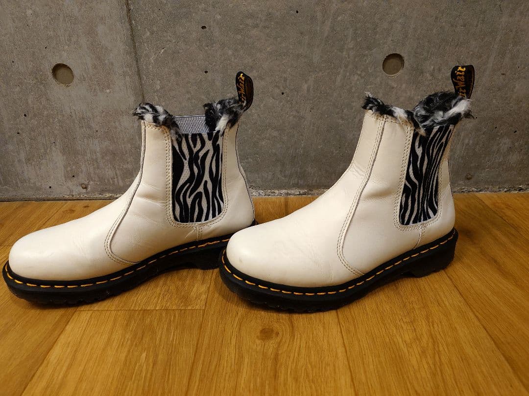 Dr.Martens　ホワイトレザー サイドゴア ファー付き　チェルシーブーツ