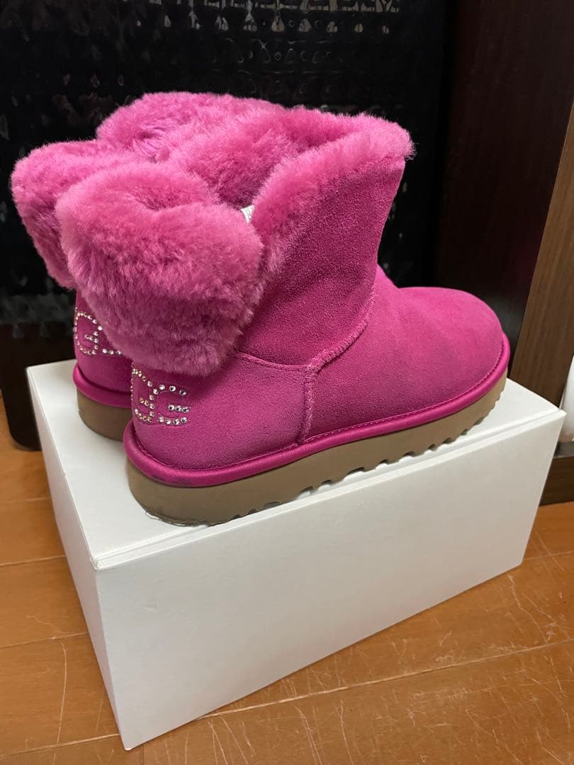 UGG ピンク ムートンブーツ ストーン付き