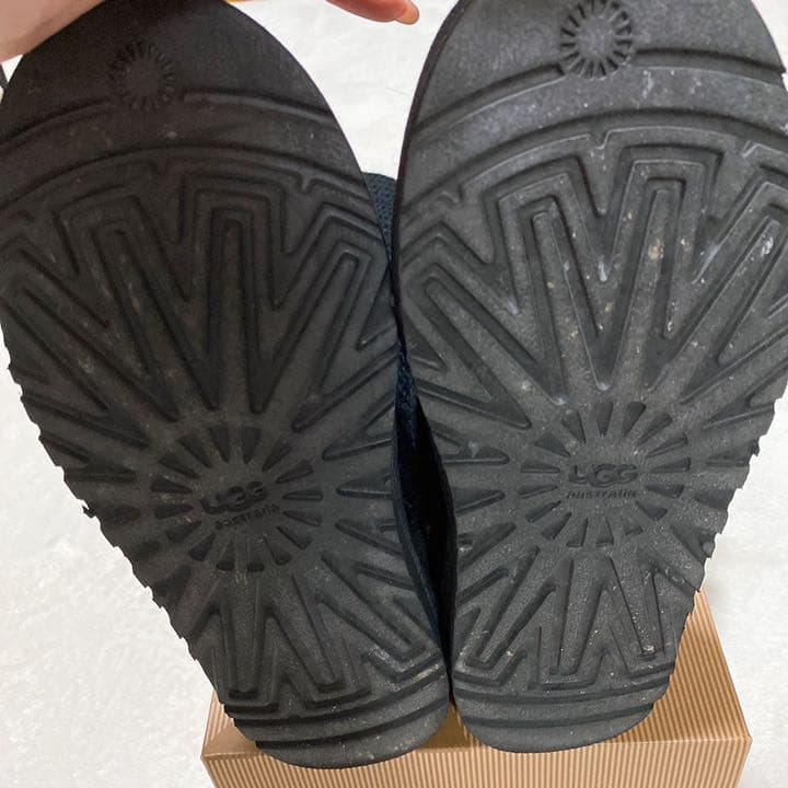 UGG フリンジニットブーツ