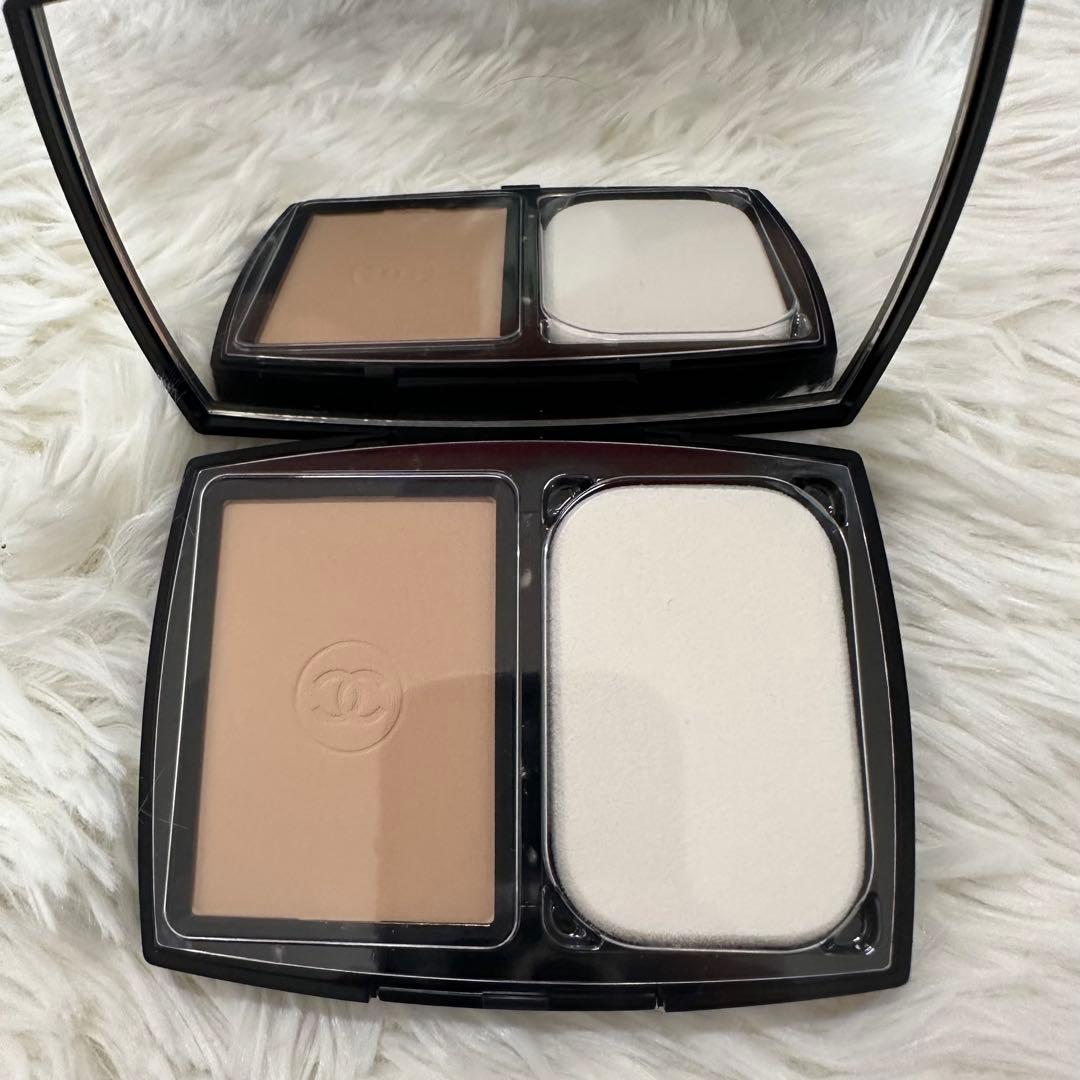 シャネル　CHANEL ウルトラ ル タン コンパクト　B20 ファンデーション