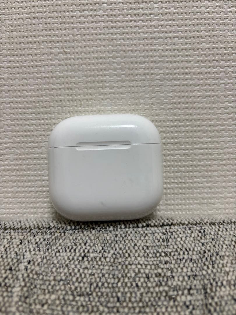 AirPods 4 本体 USB-C充電 ホワイト ノイズキャンセリング非搭載