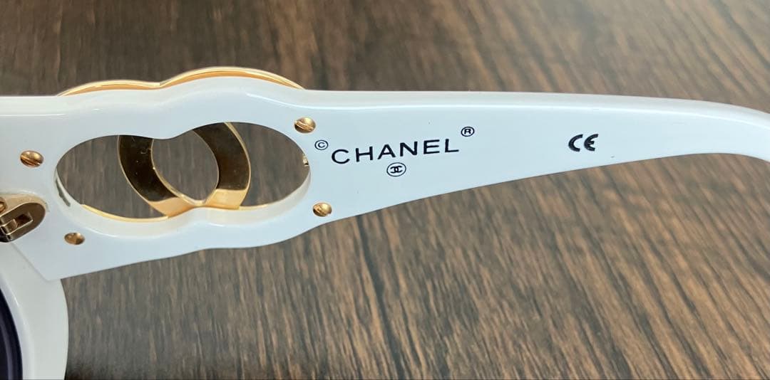 CHANEL ホワイトフレーム サングラス イタリア製 05253 10601
