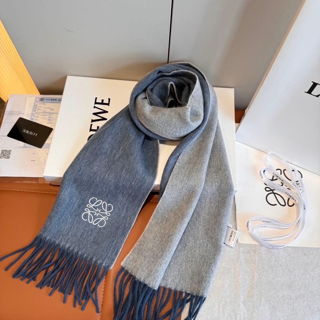 LOEWE グレー系 フリンジ付きマフラー