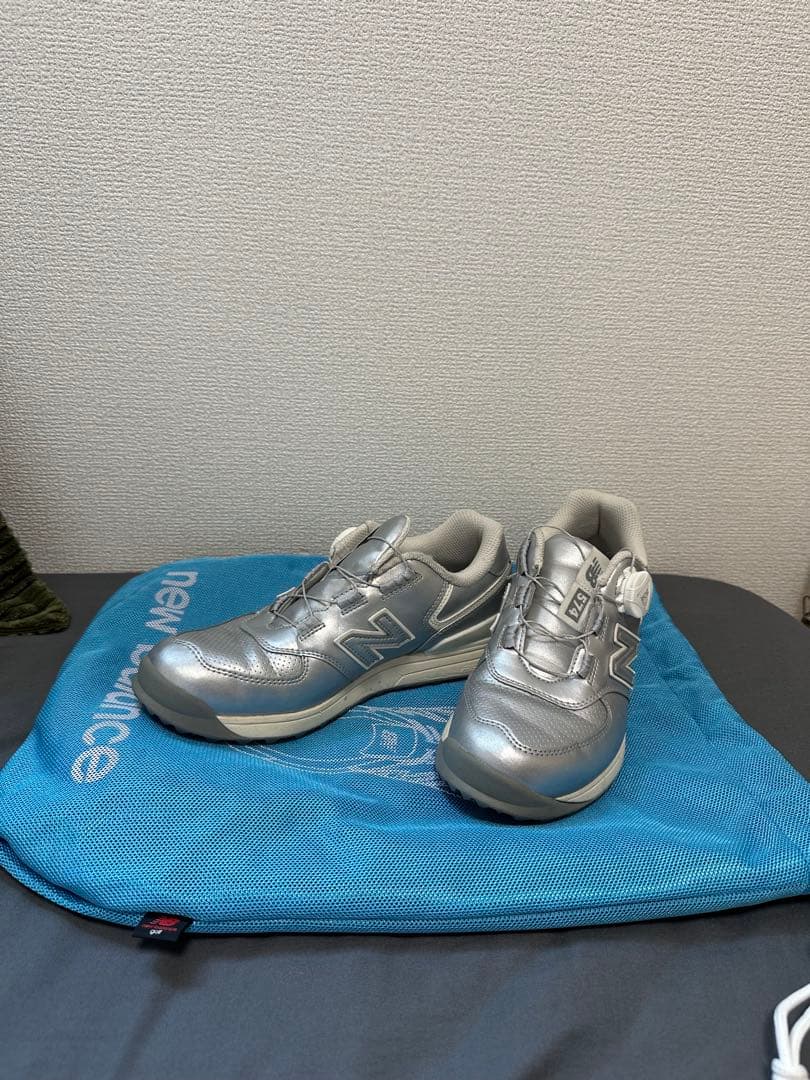 New Balance ゴルフシューズ シルバー 収納袋付き23.5