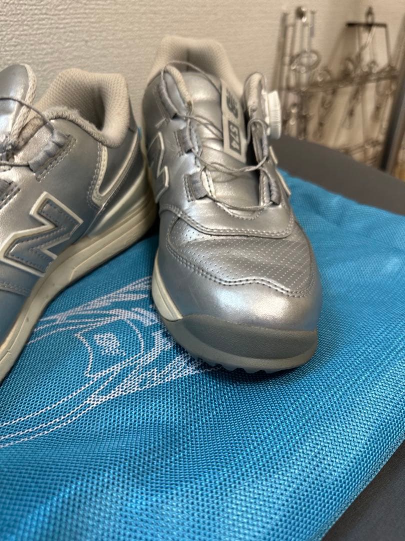 New Balance ゴルフシューズ シルバー 収納袋付き23.5