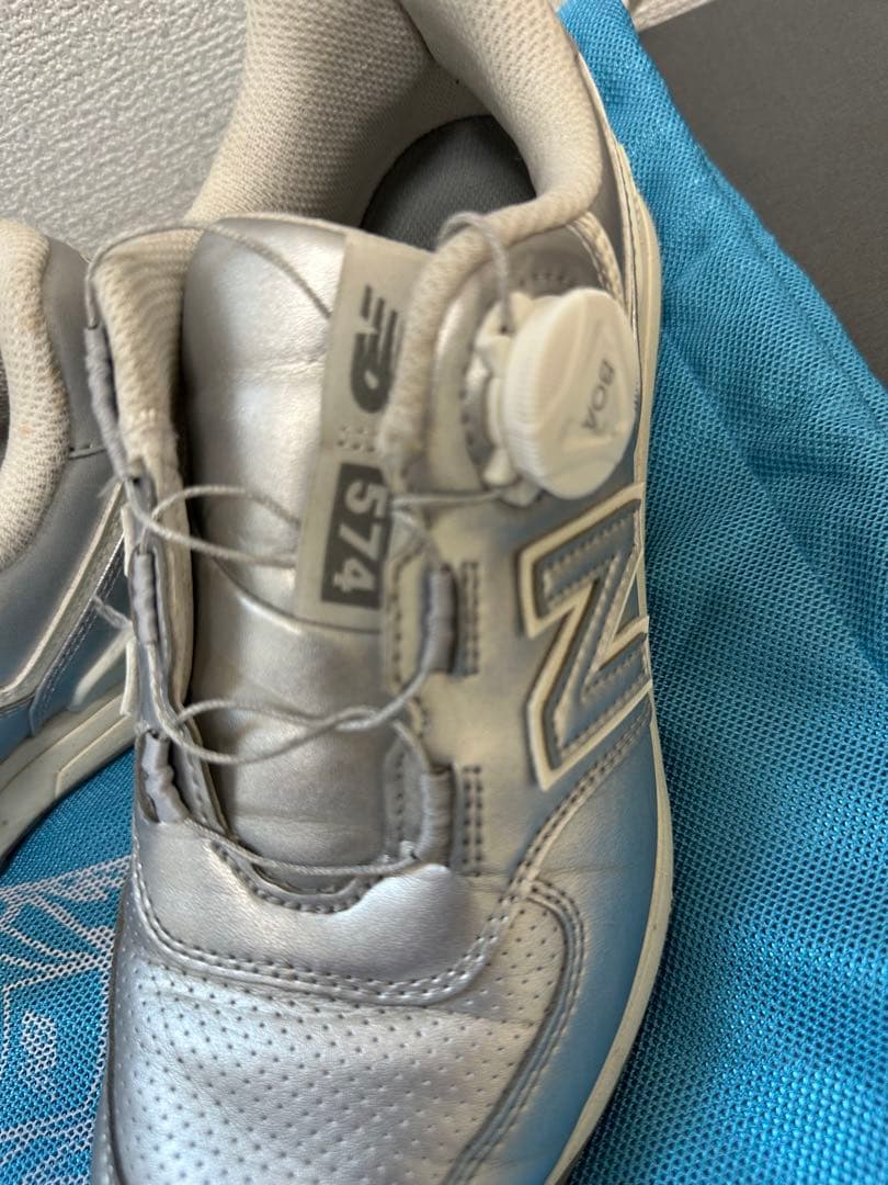 New Balance ゴルフシューズ シルバー 収納袋付き23.5