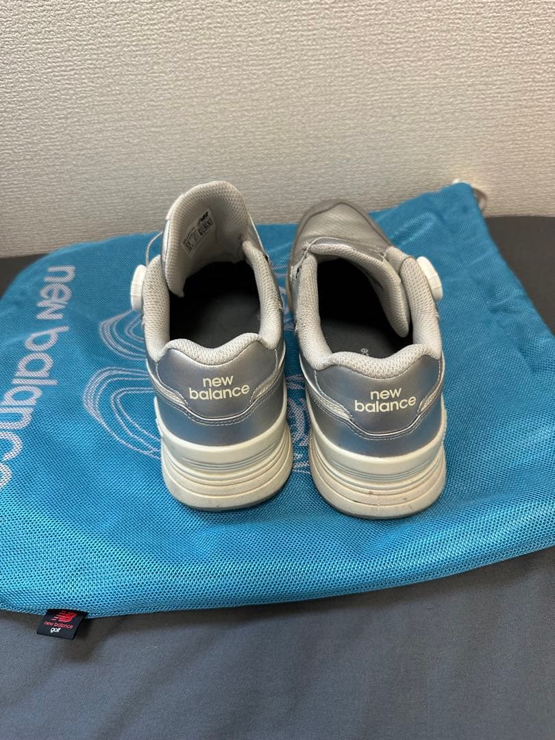 New Balance ゴルフシューズ シルバー 収納袋付き23.5