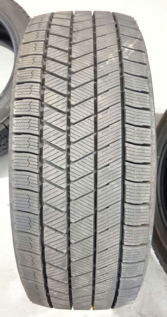 BRIDGESTONE 225/45R18 23年製　冬タイヤ　【No.①】