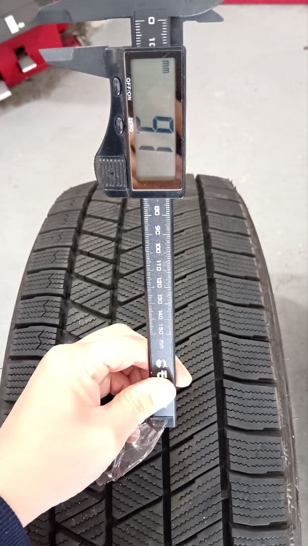 BRIDGESTONE 225/45R18 23年製　冬タイヤ　【No.①】