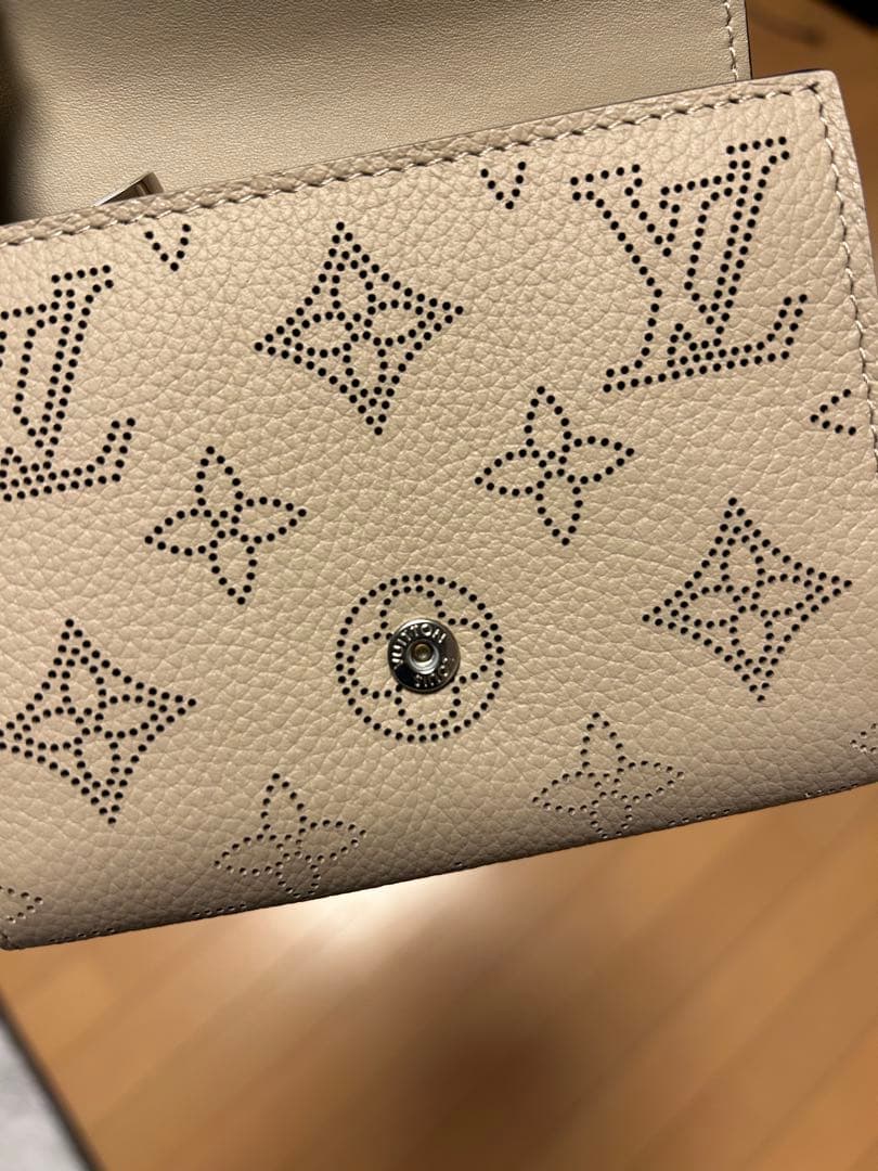 新品 Louis Vuitton ポルトフォイユ・イリス コンパクト　マヒナ