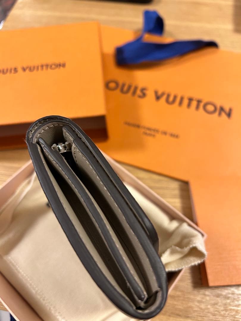 新品 Louis Vuitton ポルトフォイユ・イリス コンパクト　マヒナ