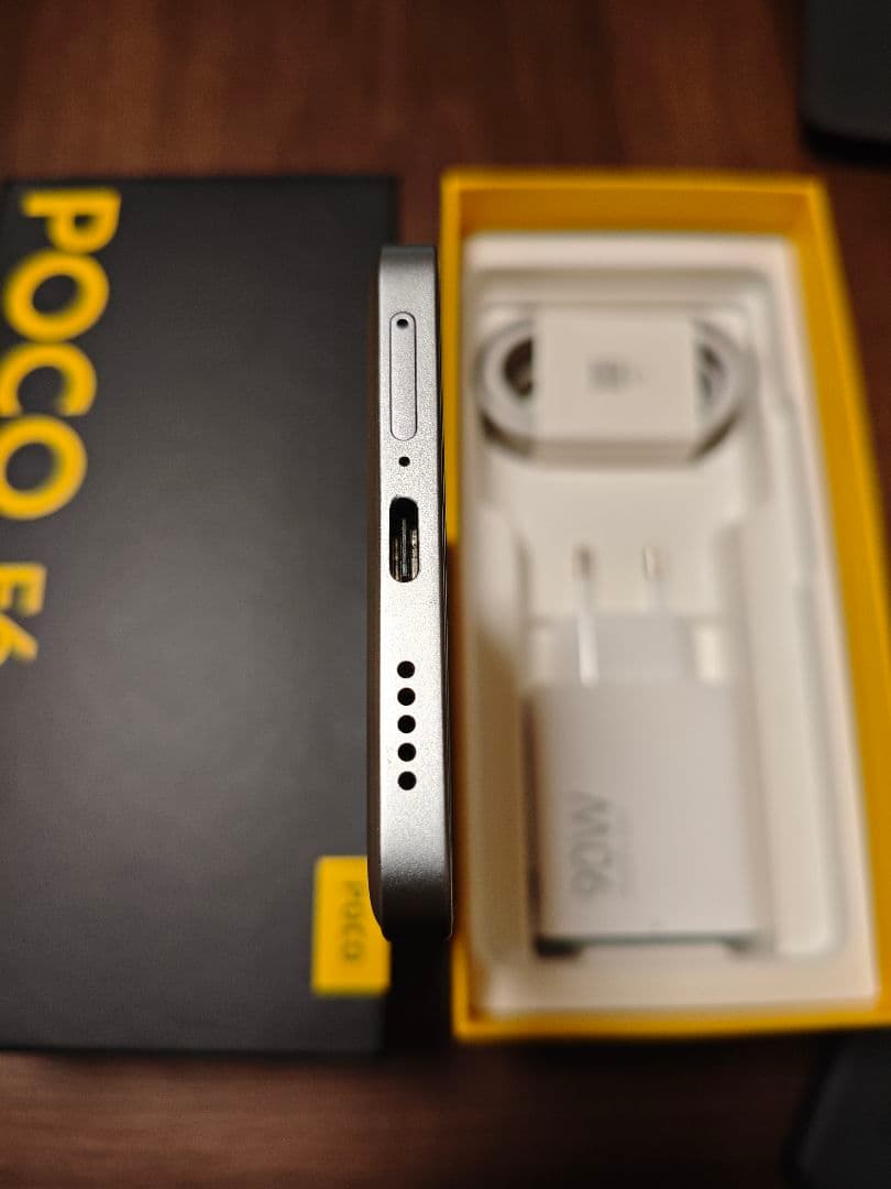 【美品】POCO F6 チタンカラー 12GB RAM 512GB ROM