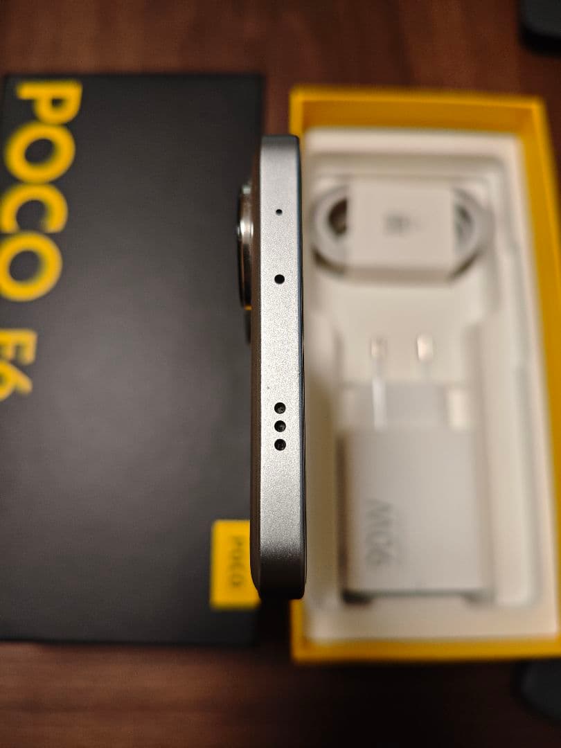 【美品】POCO F6 チタンカラー 12GB RAM 512GB ROM