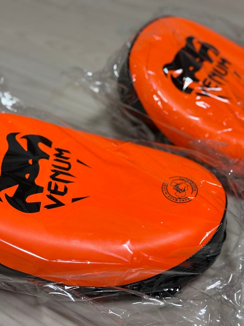 【新品未開封】Venum ブラックオレンジ キックミット