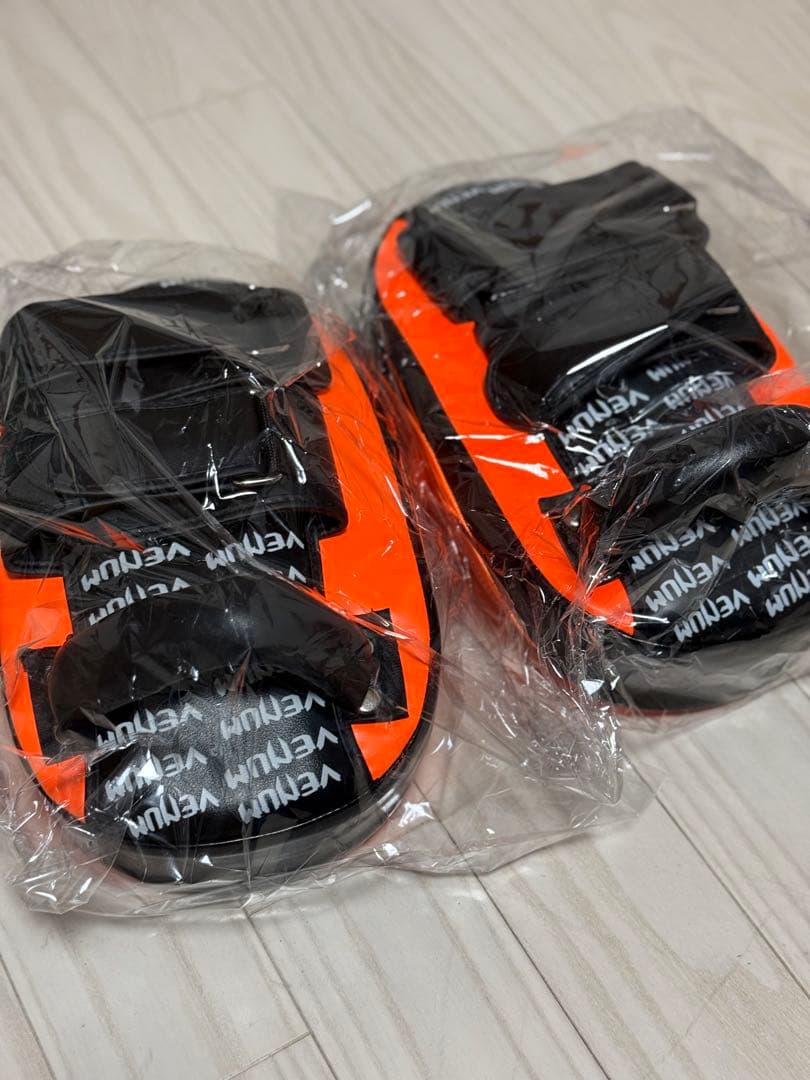 【新品未開封】Venum ブラックオレンジ キックミット