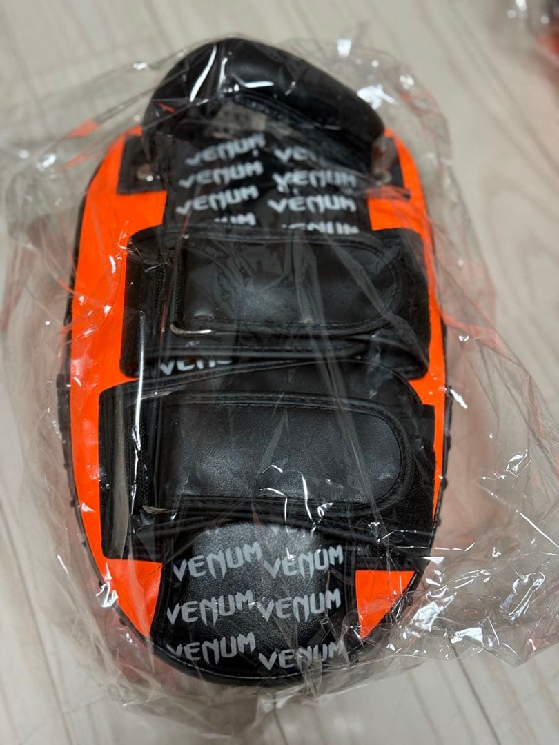 【新品未開封】Venum ブラックオレンジ キックミット