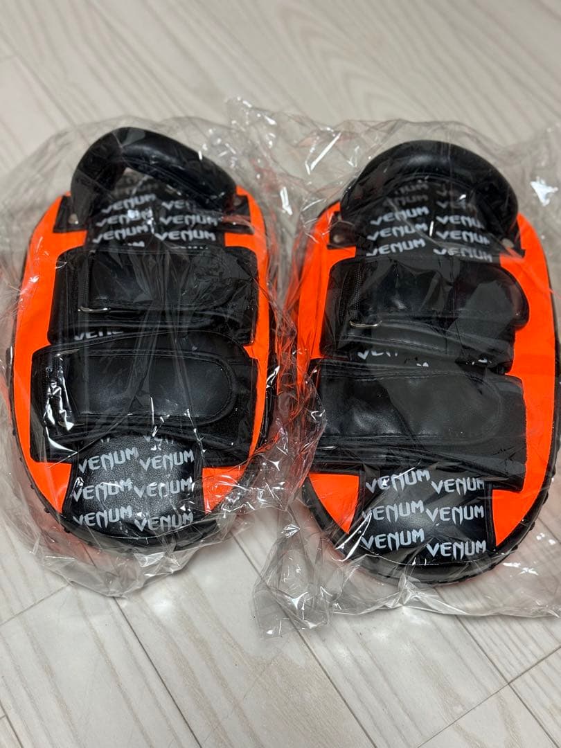 【新品未開封】Venum ブラックオレンジ キックミット