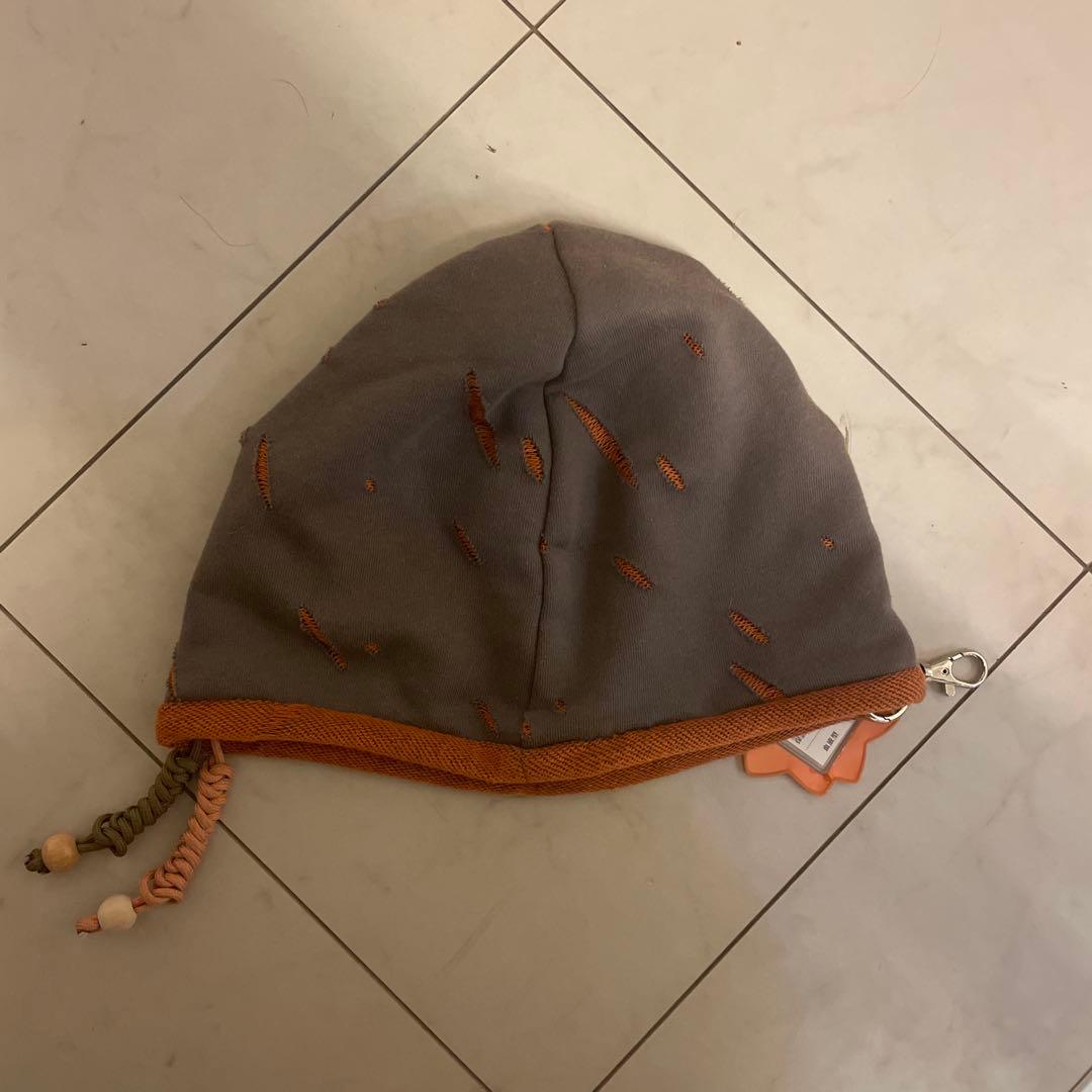 isecai Whimgy Beanie Charcoal × Orange