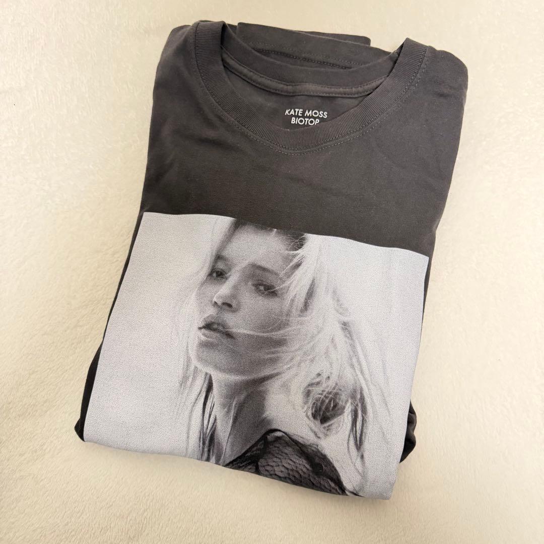 BIOTOP 25SS Kate Moss by David Sims Tシャツ