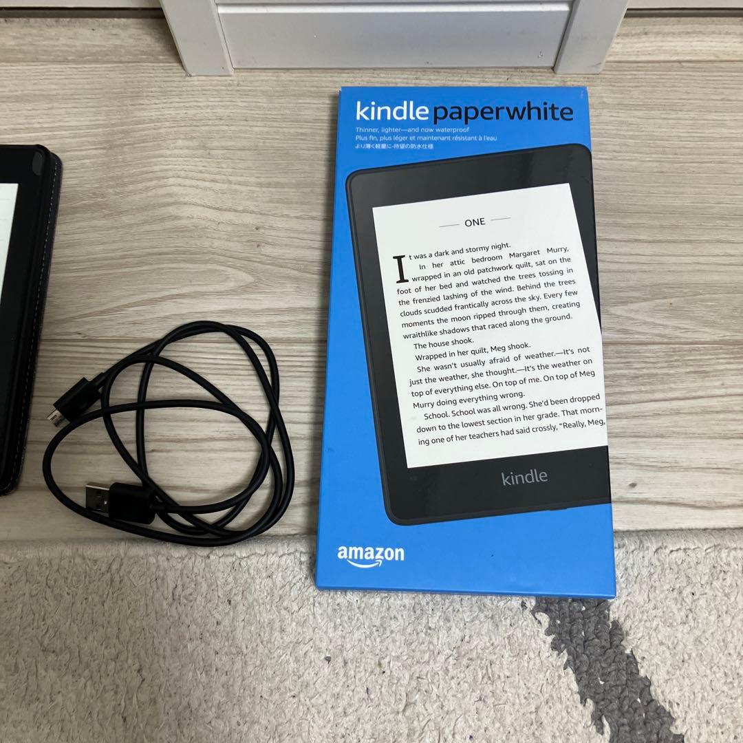 Kindle Paperwhite 第10世代 本体 + カバー付き　広告なし