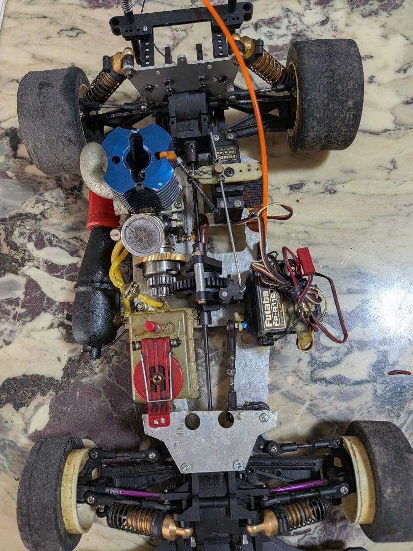 a*9様 10/1エンジンラジコンカー2台ジャンク品 多分京商製かと思います？